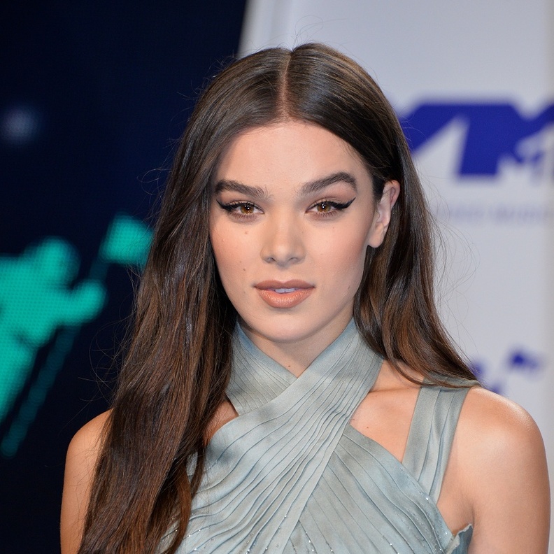 رسمات آيلانير رفيع موضة رائجة للصيف من وحي النجمات العالميات