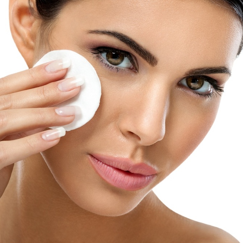 فوائد واضرار ازالة المكياج بزيت السمسم