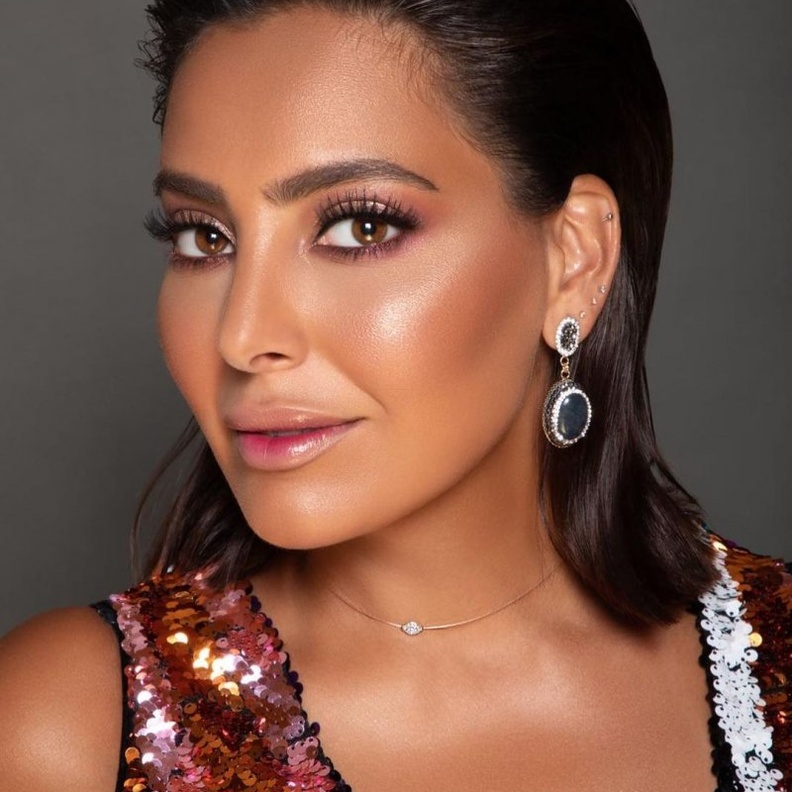 تسريحة الشعر المبلل الراقي لفاطمة الصفي