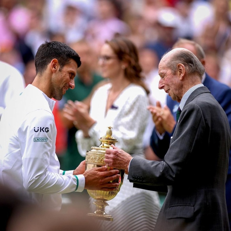 تكريم دوق كنت بنسخة من كأس ويمبلدون للرجال