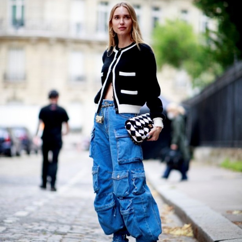 تنورة على شكل بزة