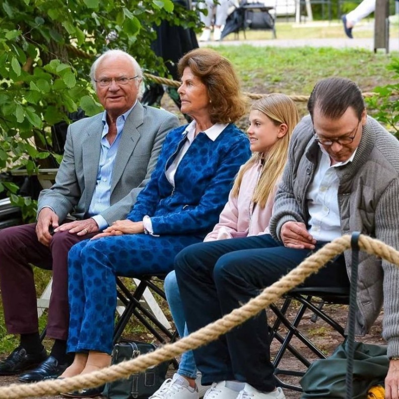 العائلة المالكة السويدية في حفل لينا فيليبسون في بورغولم