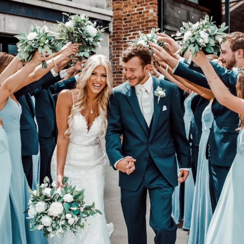  عروس تتعرض لموقف محرج أثناء التقاط صور زفافها newsweek