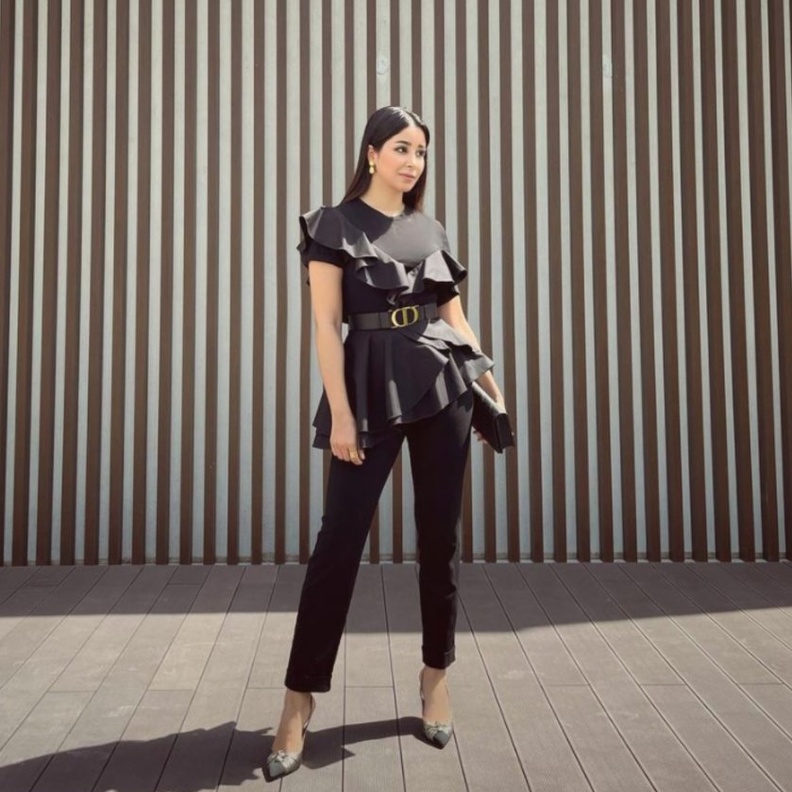 اطلالات محتشمة وراقية من اسيل عمران لعيد الاضحى 2021