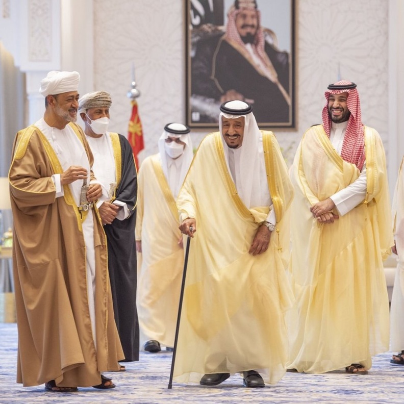 أغنية أسود العرين بمناسبة لقاء سلطان عمان بخادم الحرمين الشريفين الصورة من حساب الفنان صلاح الزدجالي على تويتر