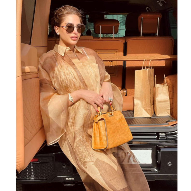 إختاري القميص الفستان الطويل والذي تميّز بقصة الأكمام الواسعة