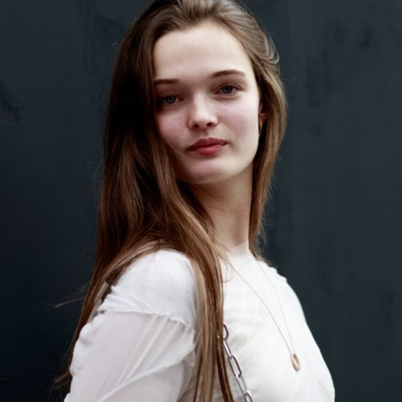 اطلالات جمالية ناعمة مستوحاة من الستريت ستايل في باريس