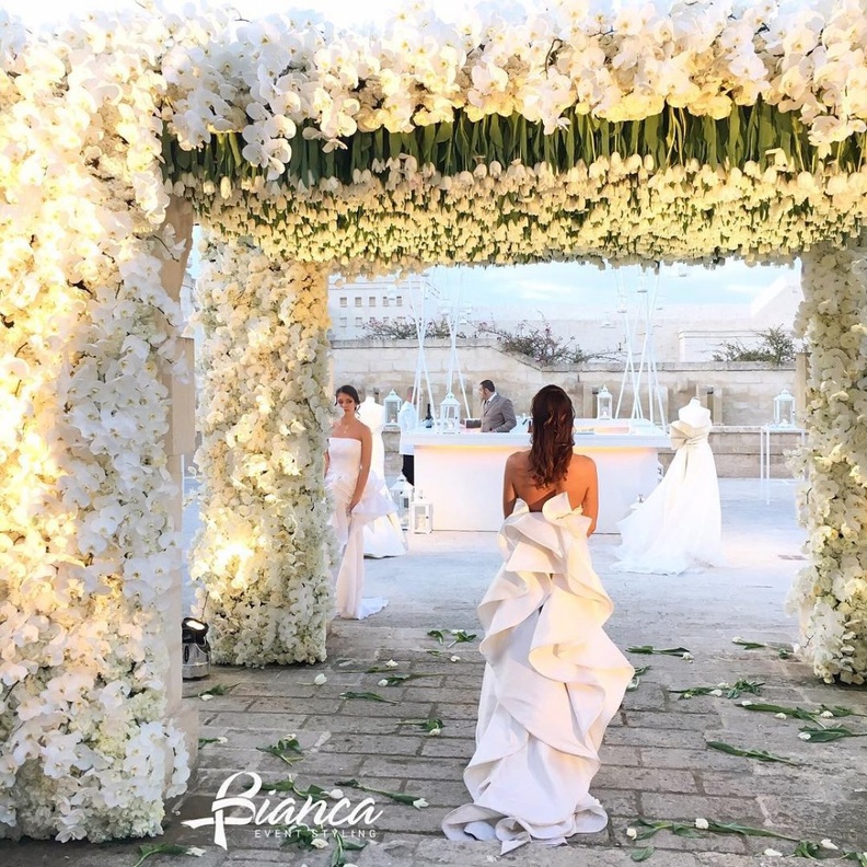 افكار مميزة لتزيين مداخل حفلات الزفاف 2021 من تنفيذ Bianca Events