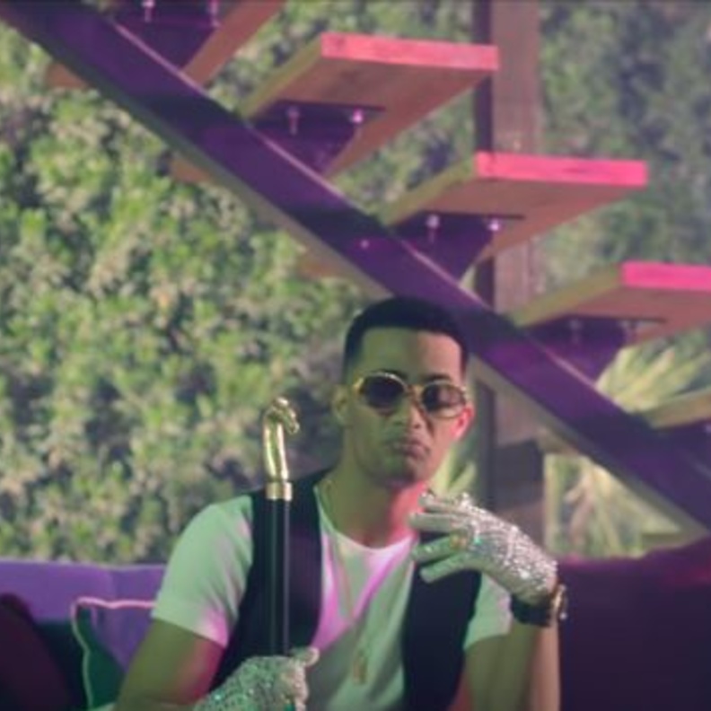 صورة من كليب محمد رمضان كورونا فيروس على يوتيوب