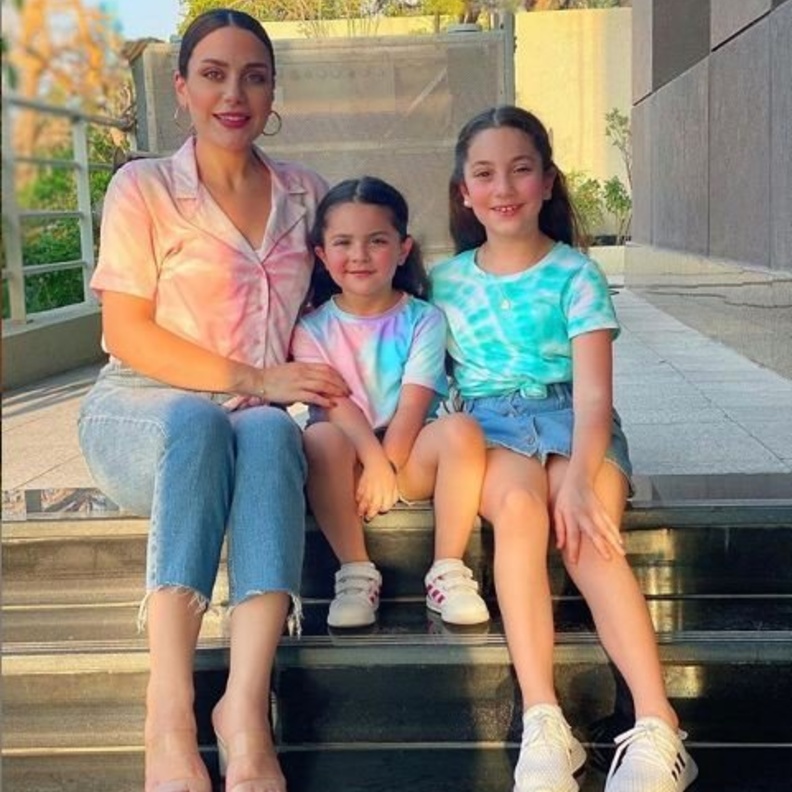 ابنة زينب فياض الصغرى تلفت الأنظار بأحدث ظهور 