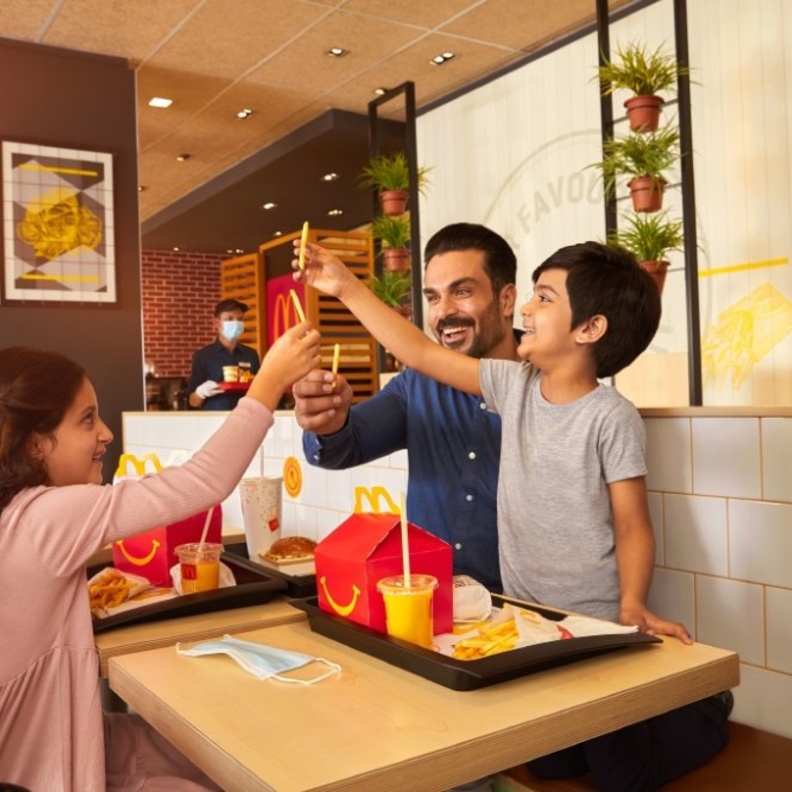 أفضل وجهة طعام محببة للأطفال مع حمامات نظيفة آمنة