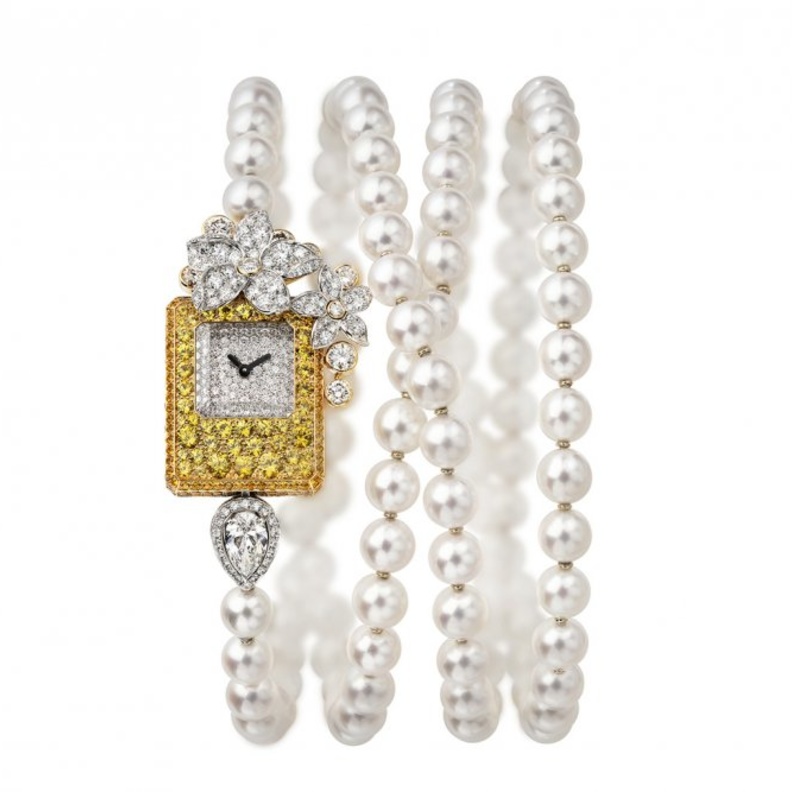  ساعة من شانيل CHANEL