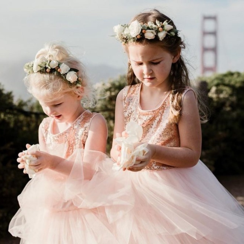 خلاف بين عروس وابنتها بسبب لون شعر طفلة صغيرة adrianewhitephotography