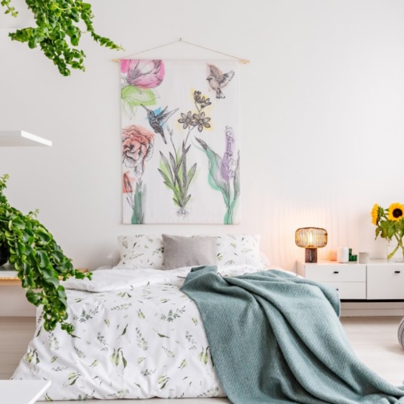  إلقاء المفارش بشكل عشوائي على سرائر غرف النوم