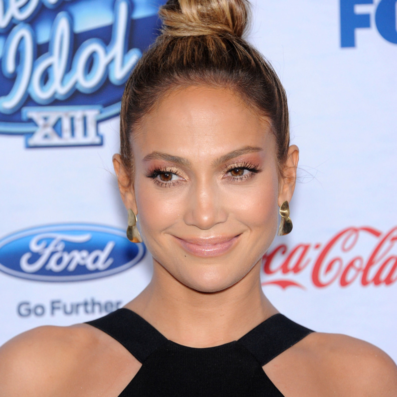 تسريحات شعر بأساليب ملفتة وعصرية بأسلوب النجمات لإطلالتك في عيد الأضحى