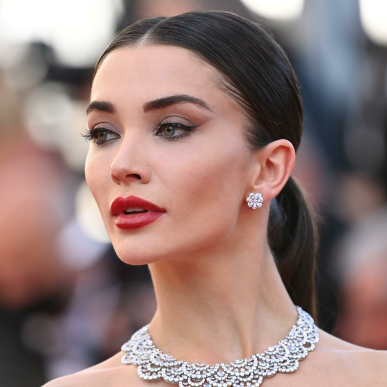 الممثلة البريطانية وعارضة الأزياء إيمي جاكسون Amy Jackson بمجوهرات 