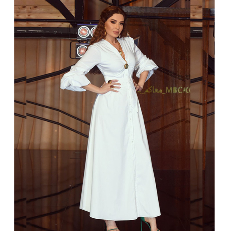 اطلالات باللون الابيض بأسلوب سيرين عبد النور مع الفستان الشبابي