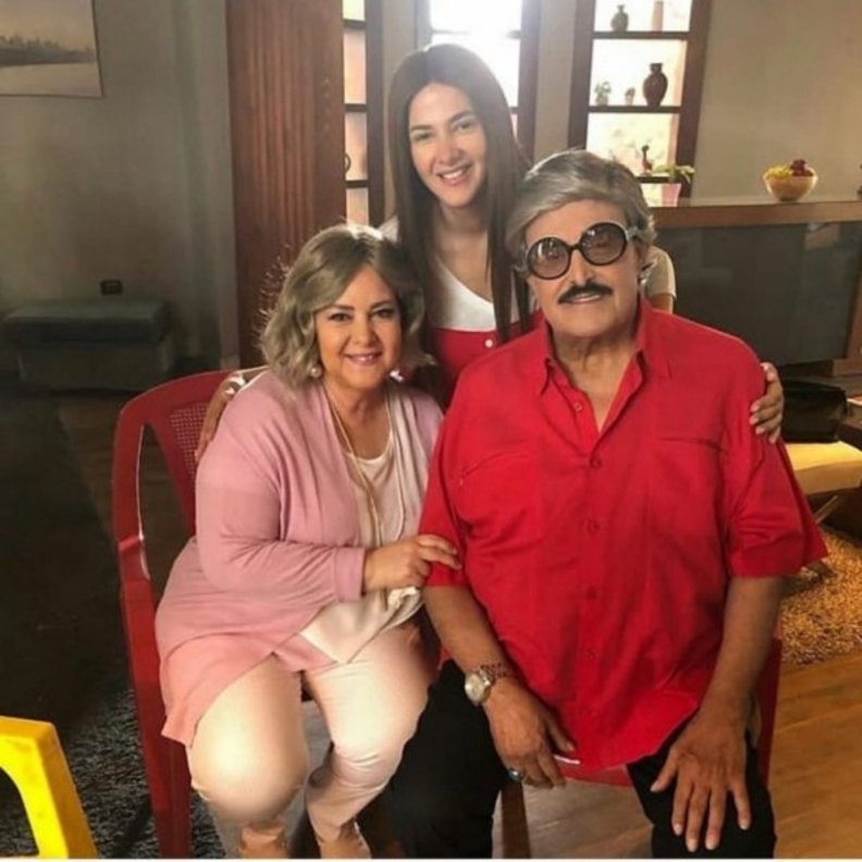 دنيا سمير غانم مع والديها