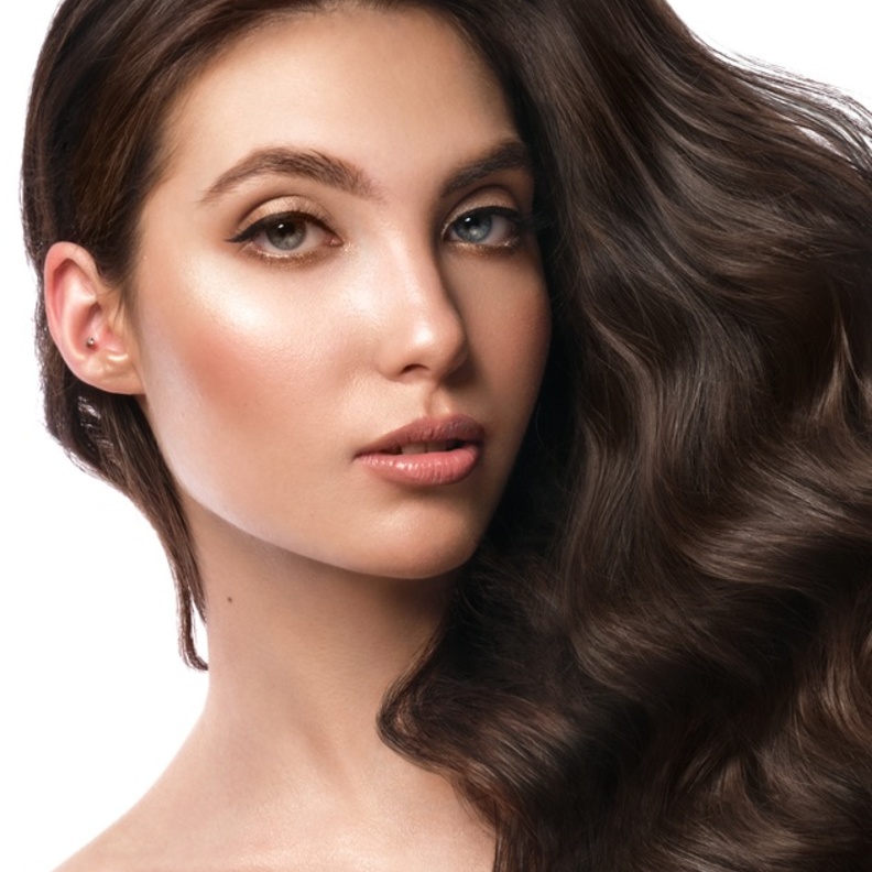 كيفية العناية بالشعر الطويل وطرق تجنب تقصفه