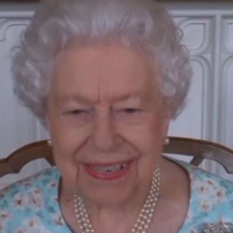 ملكة بريطانيا توجه رسالة للقادة الشباب في أحدث مهماتها الرسمية