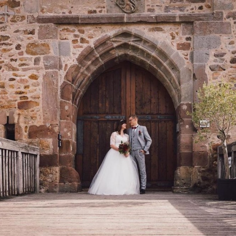 افكار حفل زفاف بثيم الخشب المعتق لعروس صيف 2021