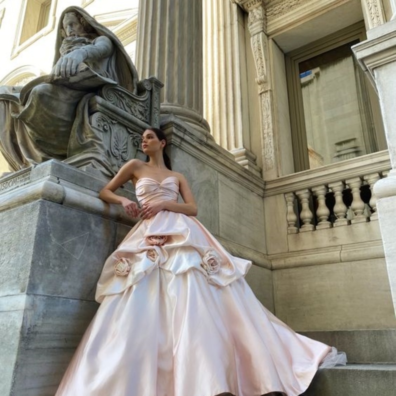  فساتين زفاف ملونة @moniquelhuillier