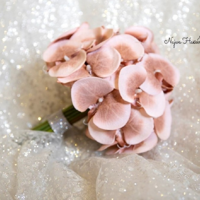 من لقطات العروس بكاميرا المصورة السعودية نجوى حكيم