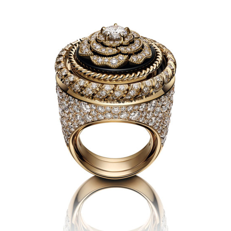  ساعة من شانيل CHANEL