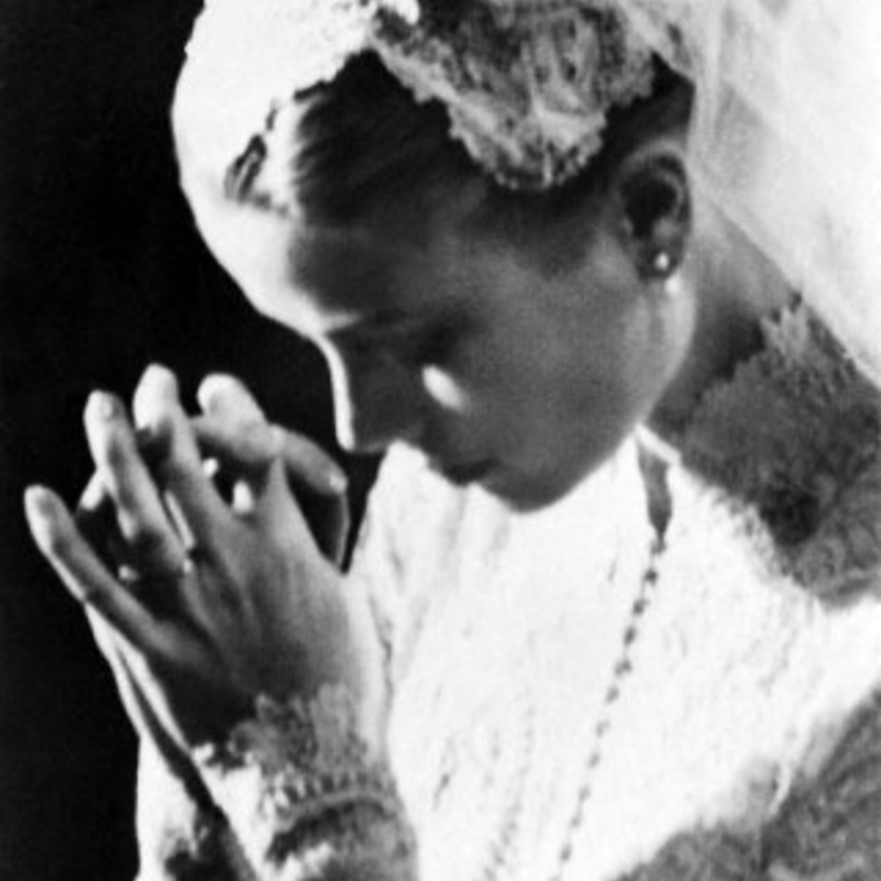 5 عرائس ملكية لم يرتدين التاج في حفل زفافهن.. فمن هن؟