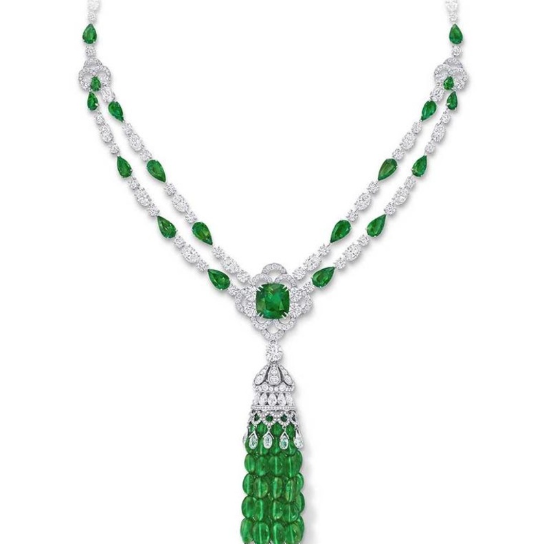 عقد إستثنائي من غراف Graff