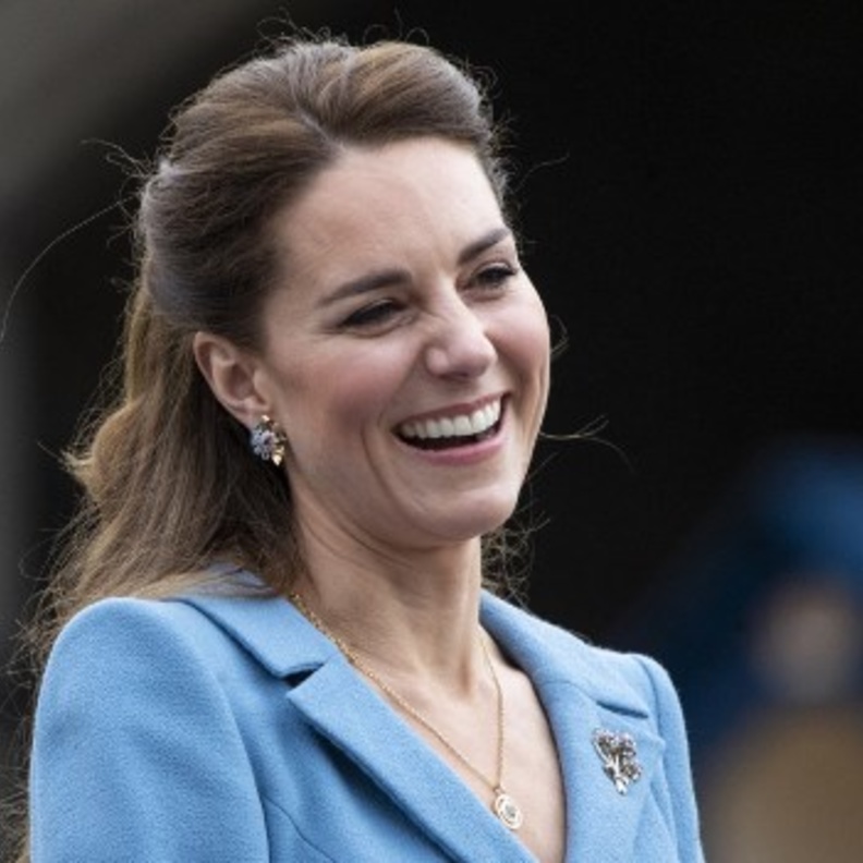 8 حيل لسيدات العائلات الملكية لإطلالة خالية من العيوب 