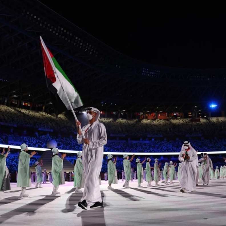تشرف السباح يوسف المطروشي برفع علم الدولة في حفل افتتاح طوكيو 2020
