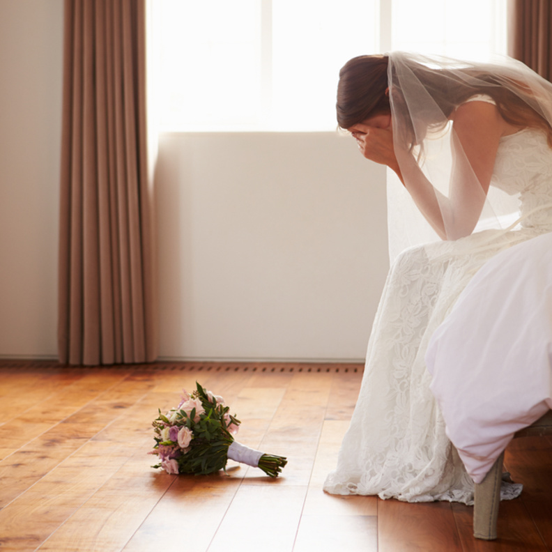 الحريق وضع العرائس في مأزق