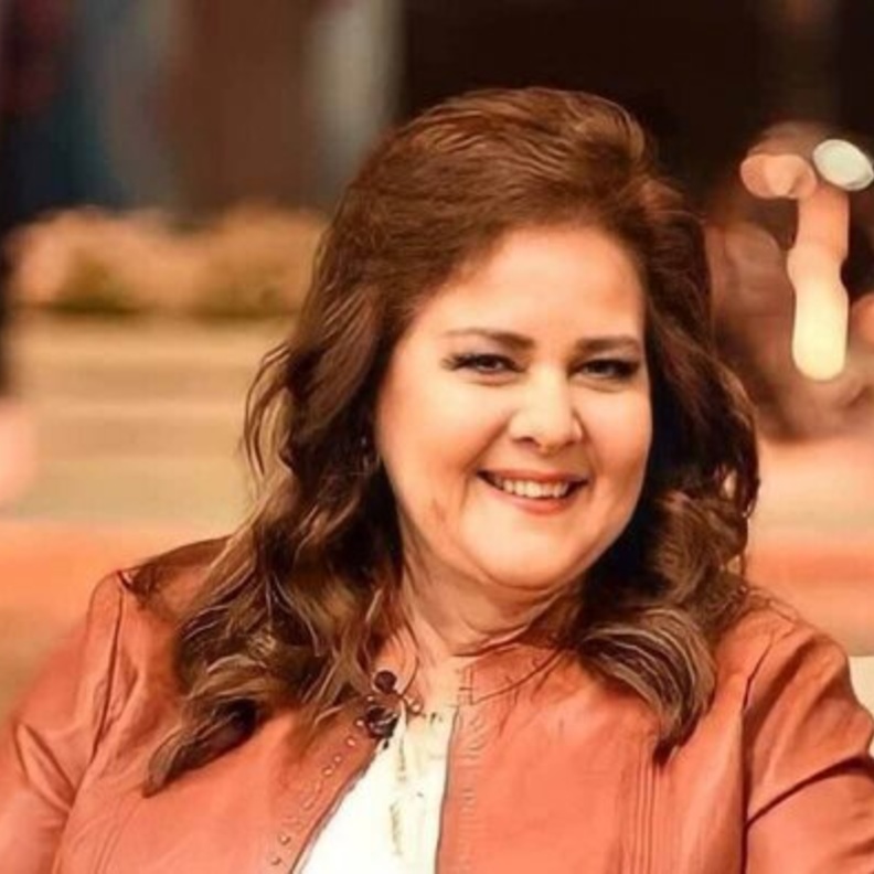 دلال عبدالعزيز