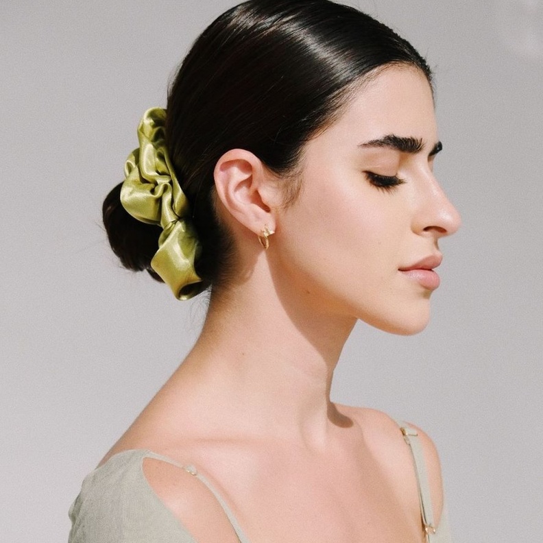 تسريحات عصرية مع الكعكة المنخفضة مستوحاة من ديما الشيخلي- الصورة من حسابها على انستغرام