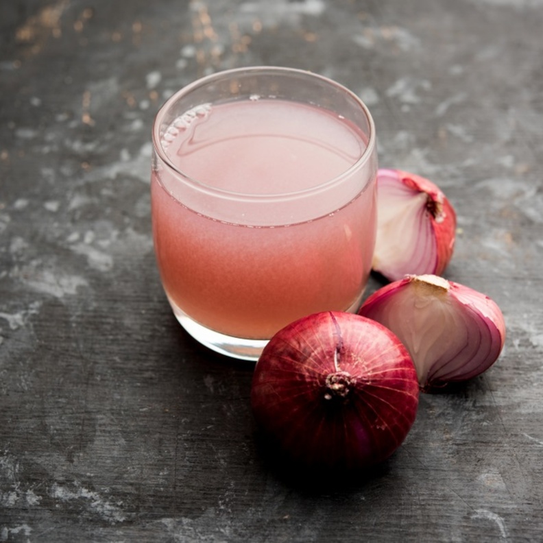 فوائد صحية لتناول عصير البصل