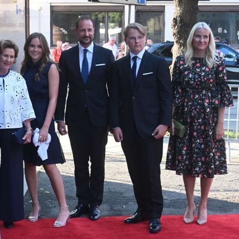 العائلة المالكة النرويجية تشارك في فعالية تذكارية لتأبين ضحايا الإرهاب