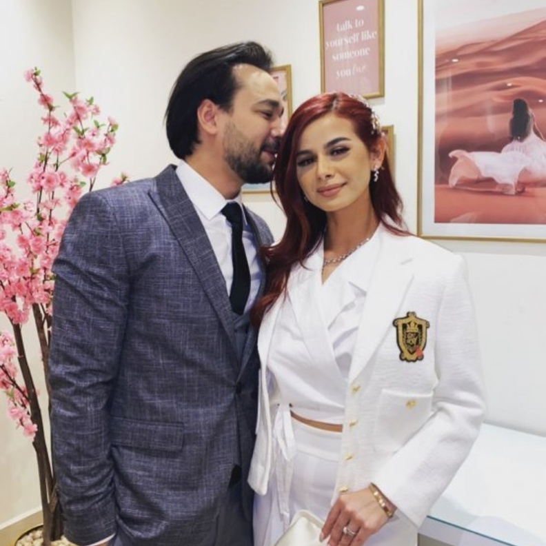 هل تغير أسلوب منة عرفة في تنسيق ملابسها بعد الزواج