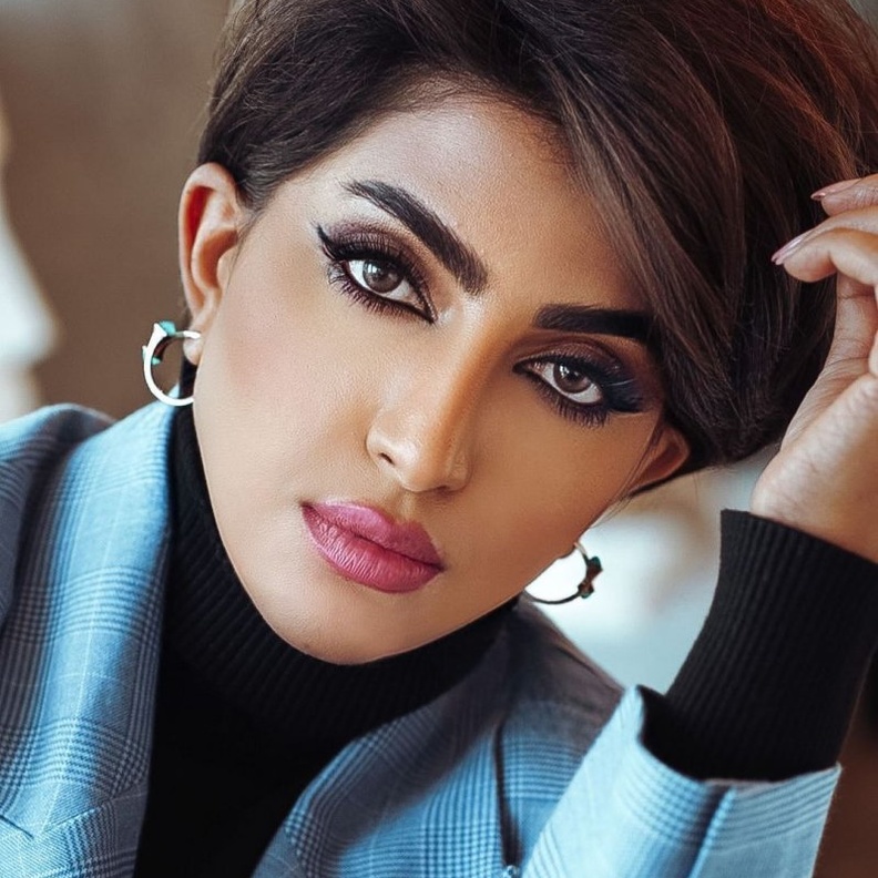 قصات شعر قصير غير متساوية من وحي بثينة الرئيسي