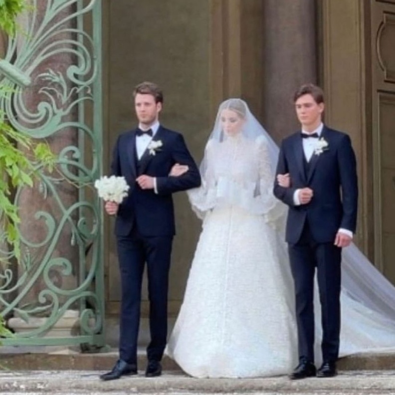 والد ليدي كيتي لم يسر بجوارها في حفل الزفاف