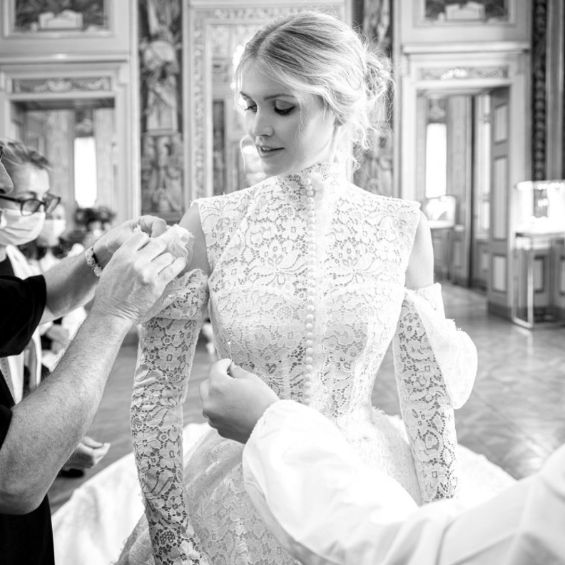 صور حصرية لـ "مجلة هي" فستان زفاف ليدي كيتي سبنسر من Dolce & Gabbana