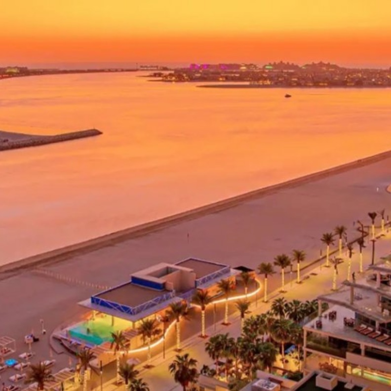 بالم ويست بيتش وجهة سياحية ساحرة - المصدر المكتب الاعلامي لحكومة دبي 