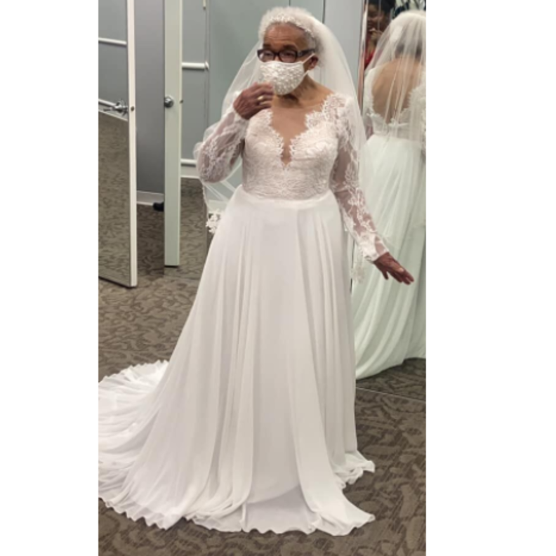 تسعينية بفستان الزفاف بعد 70 عاما من الانتظار