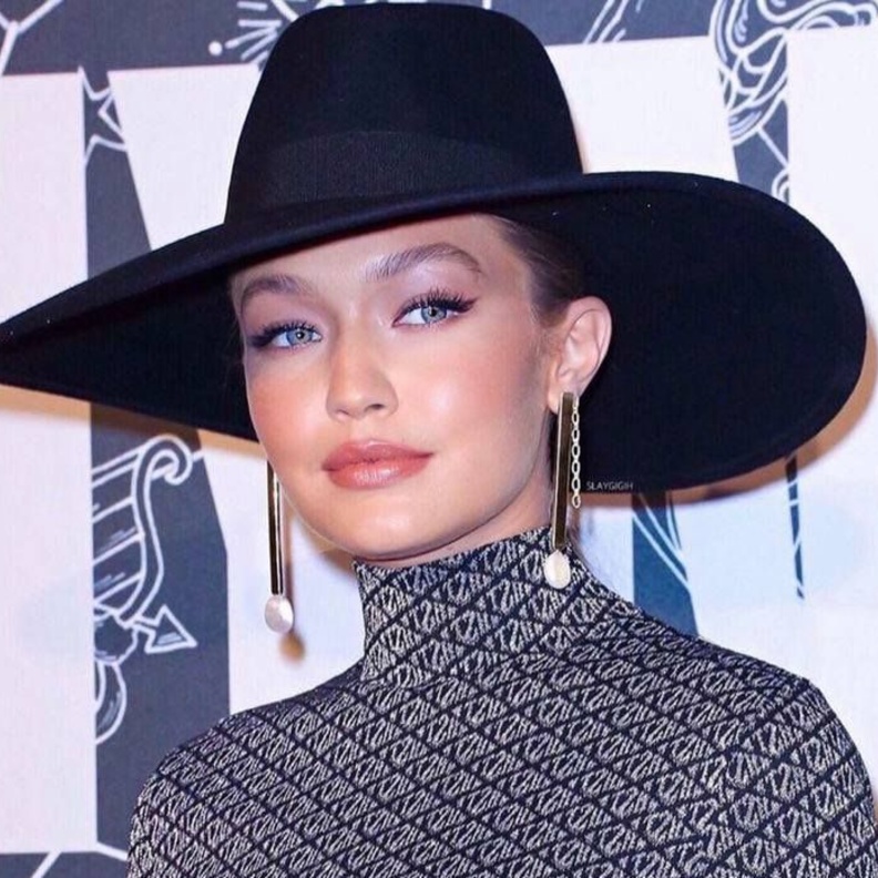 أكسسوارات شعر شبابية مع القبعات الدائرية مستوحاة من جيجي حديد