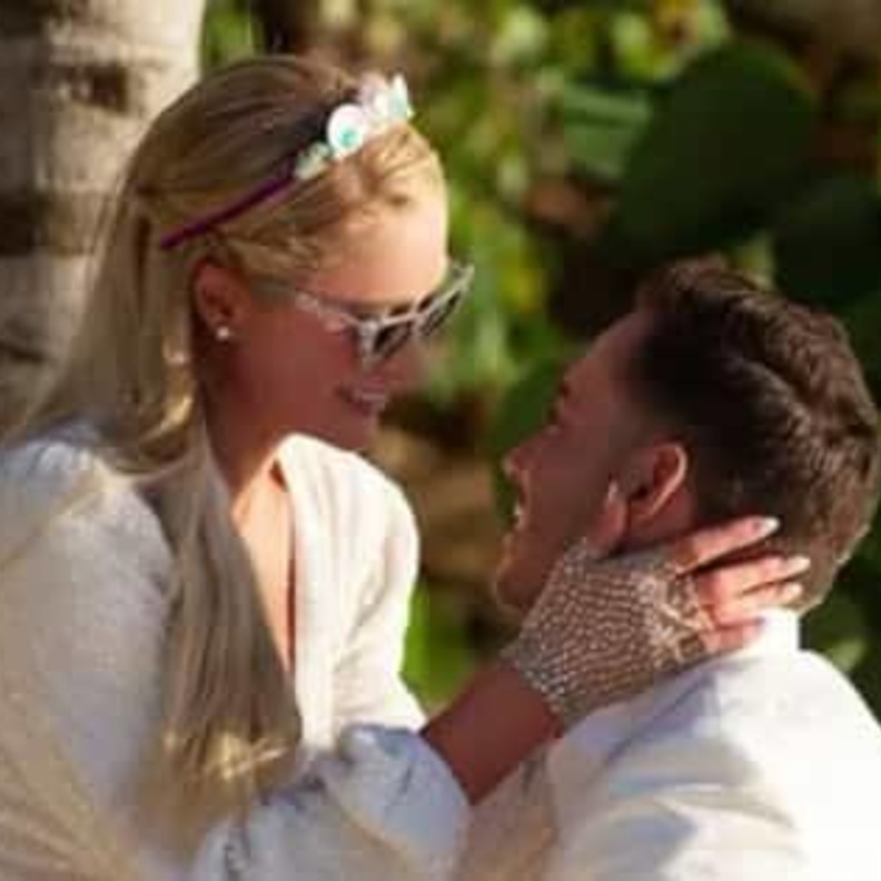 سباريس هيلتون وخطيبها كارتر- الصورة من حساب باريس هيلتون على إنستجرام