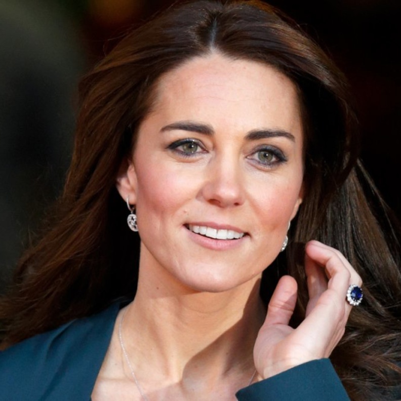  لهذا السبب قامت كيت ميدلتون بتعديل خاتم خطبتها صورة من على تويتر