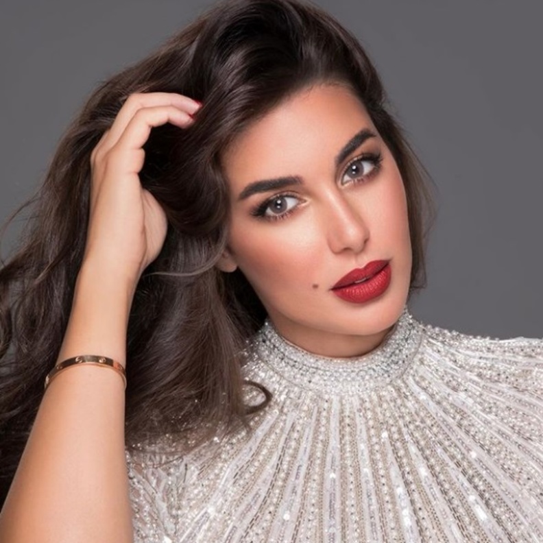  الوان احمر شفاه حمراء داكنة بأسلوب ياسمين صبري- الصورة من حسابها على انستغرام