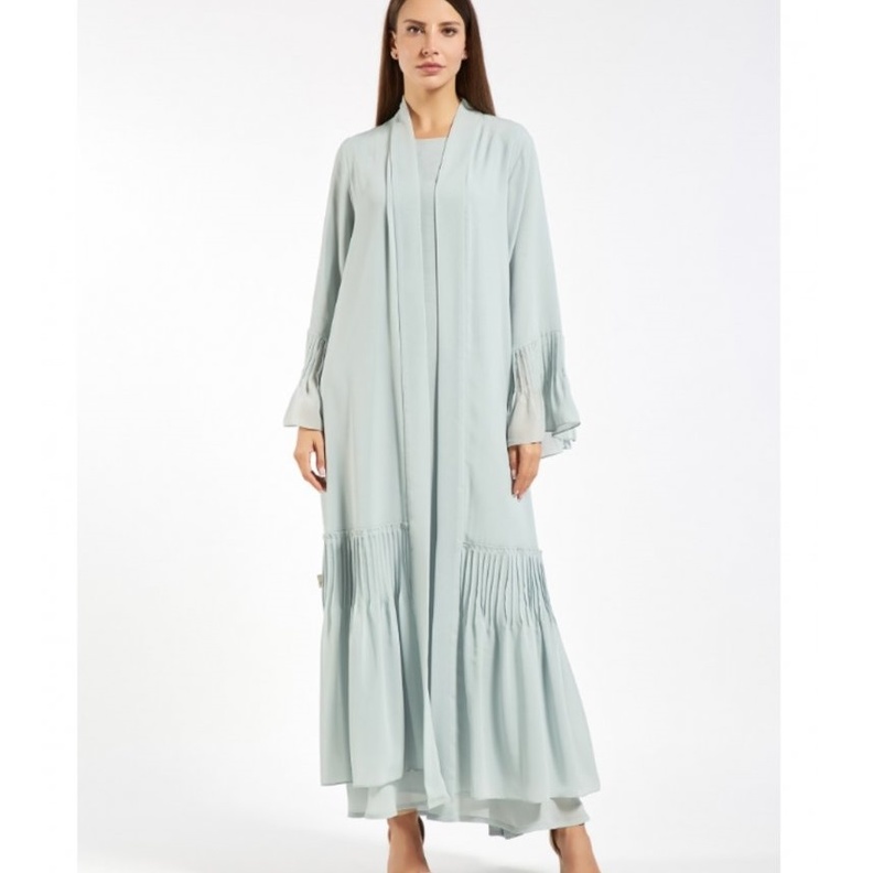 لمسات الشك الفاخر بعباية ناعمة وراقية من تصميم  WA DUBAI