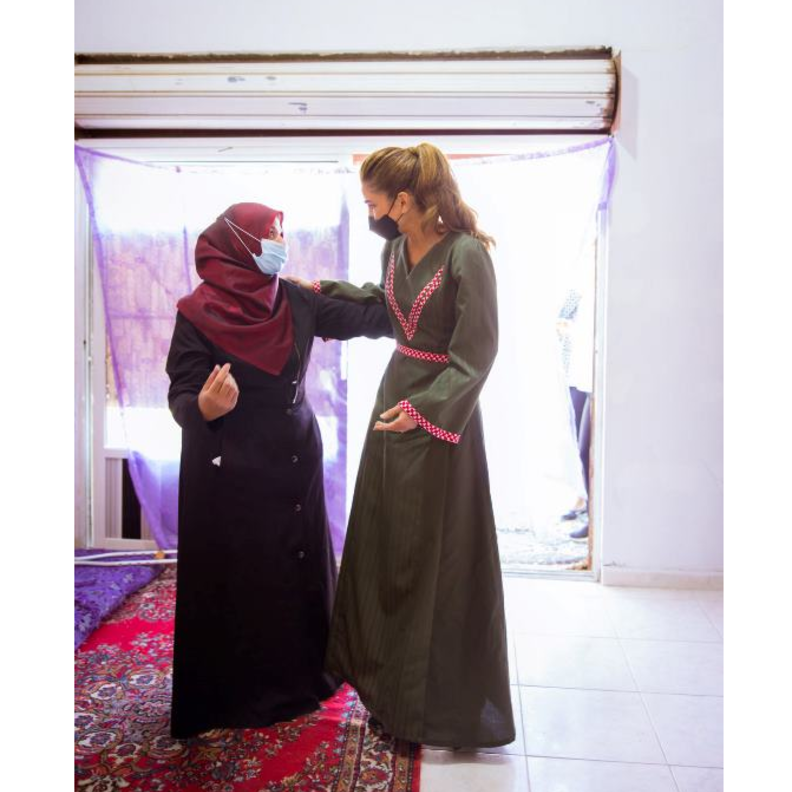 خطفت أحدث إطلالات الملكة رانيا الأنظار  بالعباية باللون الزيتيّ