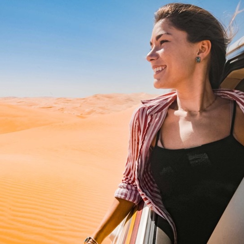 سحر هاص للقيادة على الكثبان الرملية    - المصدر دائرة الثقافة والسياحة – أبوظبي 